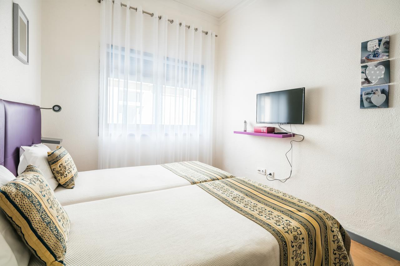 Apartamento Purple Room Porto Luaran gambar