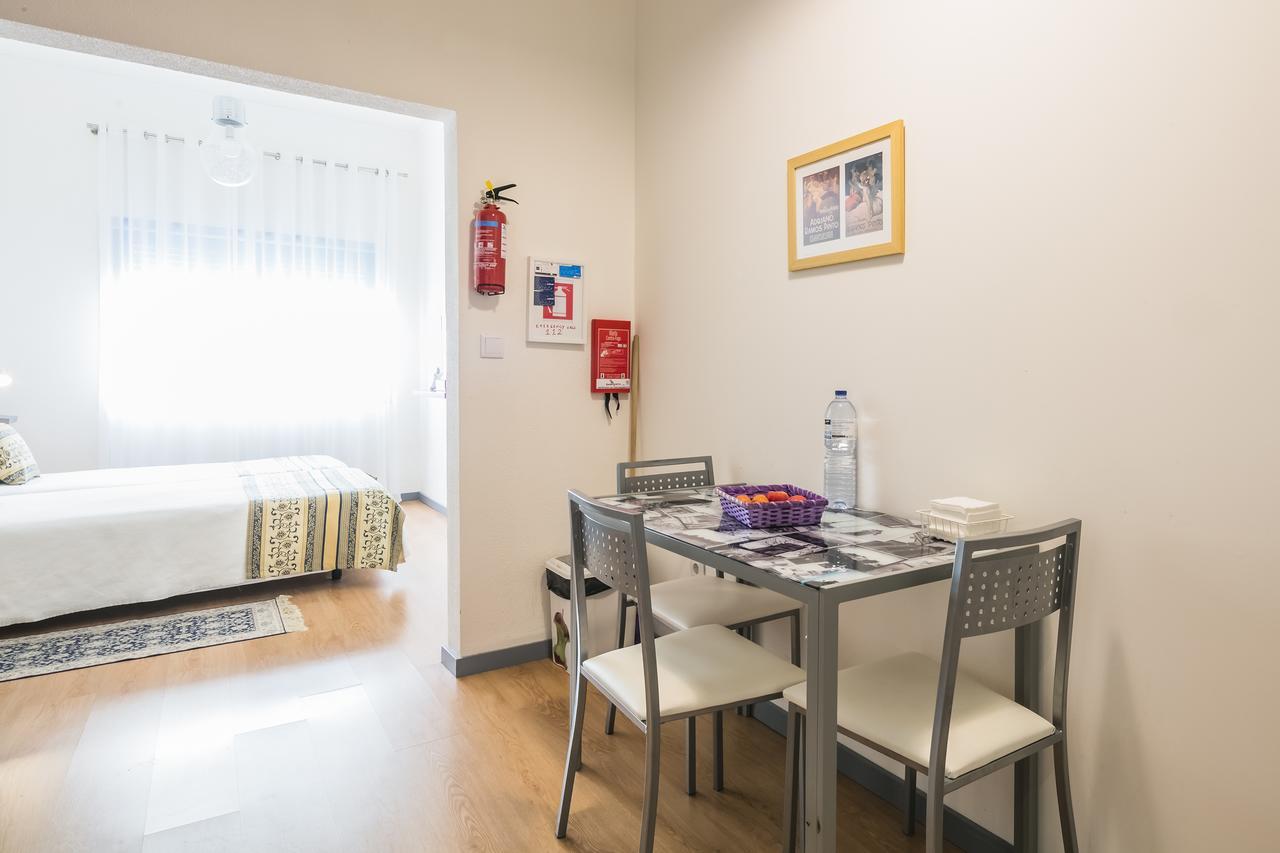 Apartamento Purple Room Porto Luaran gambar